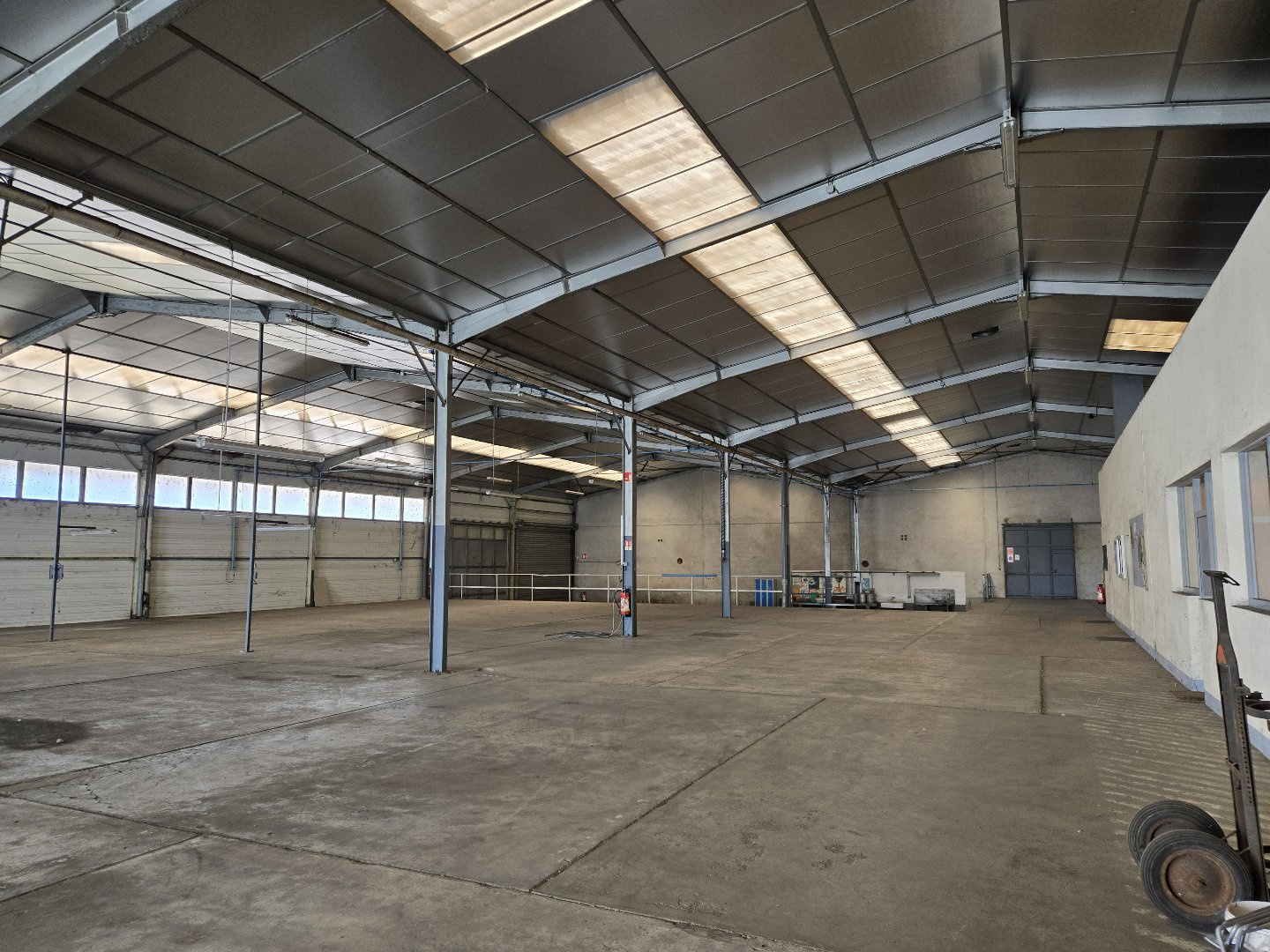 A vendre - bâtiment d'activités de 2 032 m2 à Saint-Pierre-d