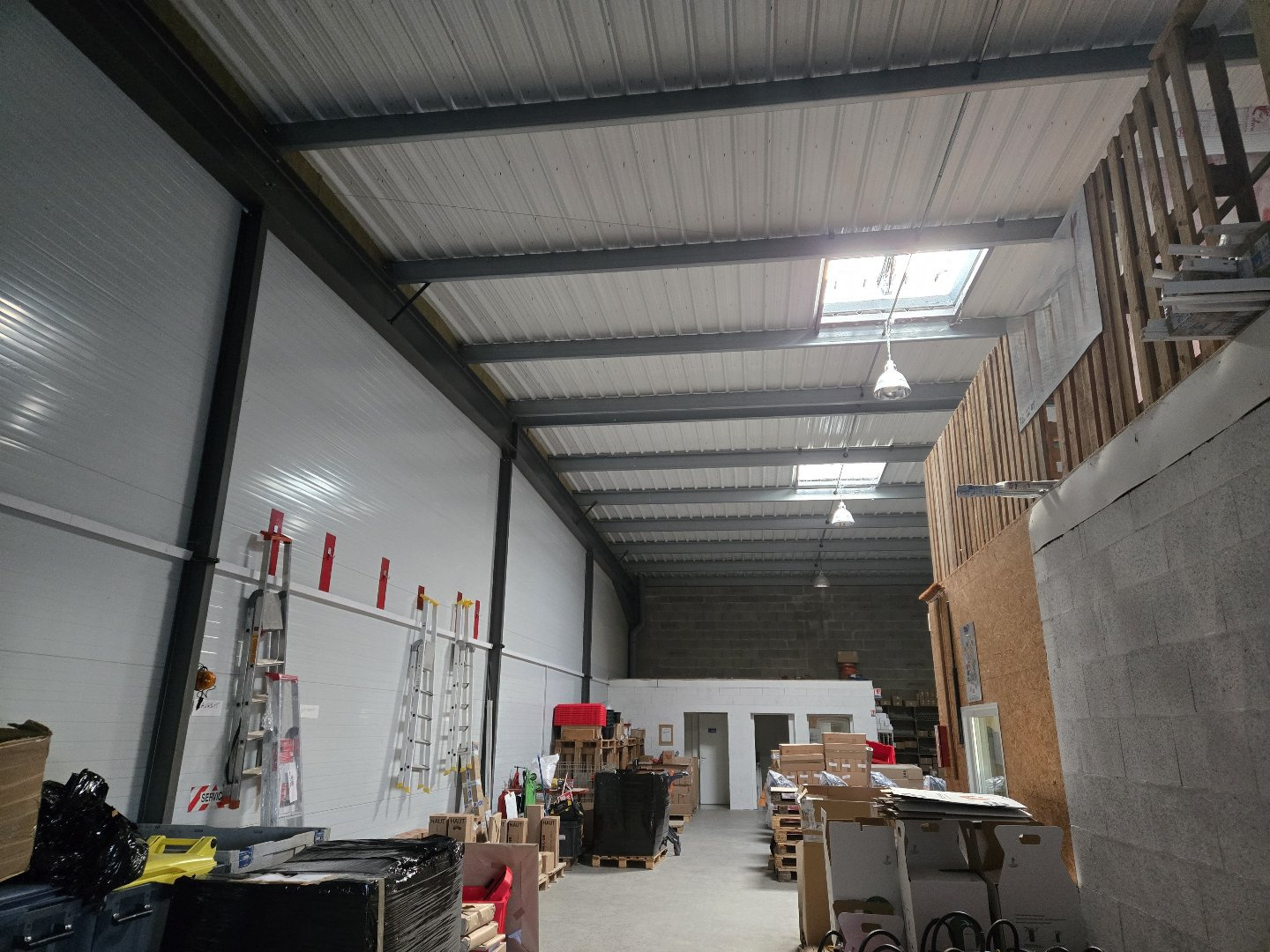 A louer - local d'activités 250 m2 - Ballan-Miré