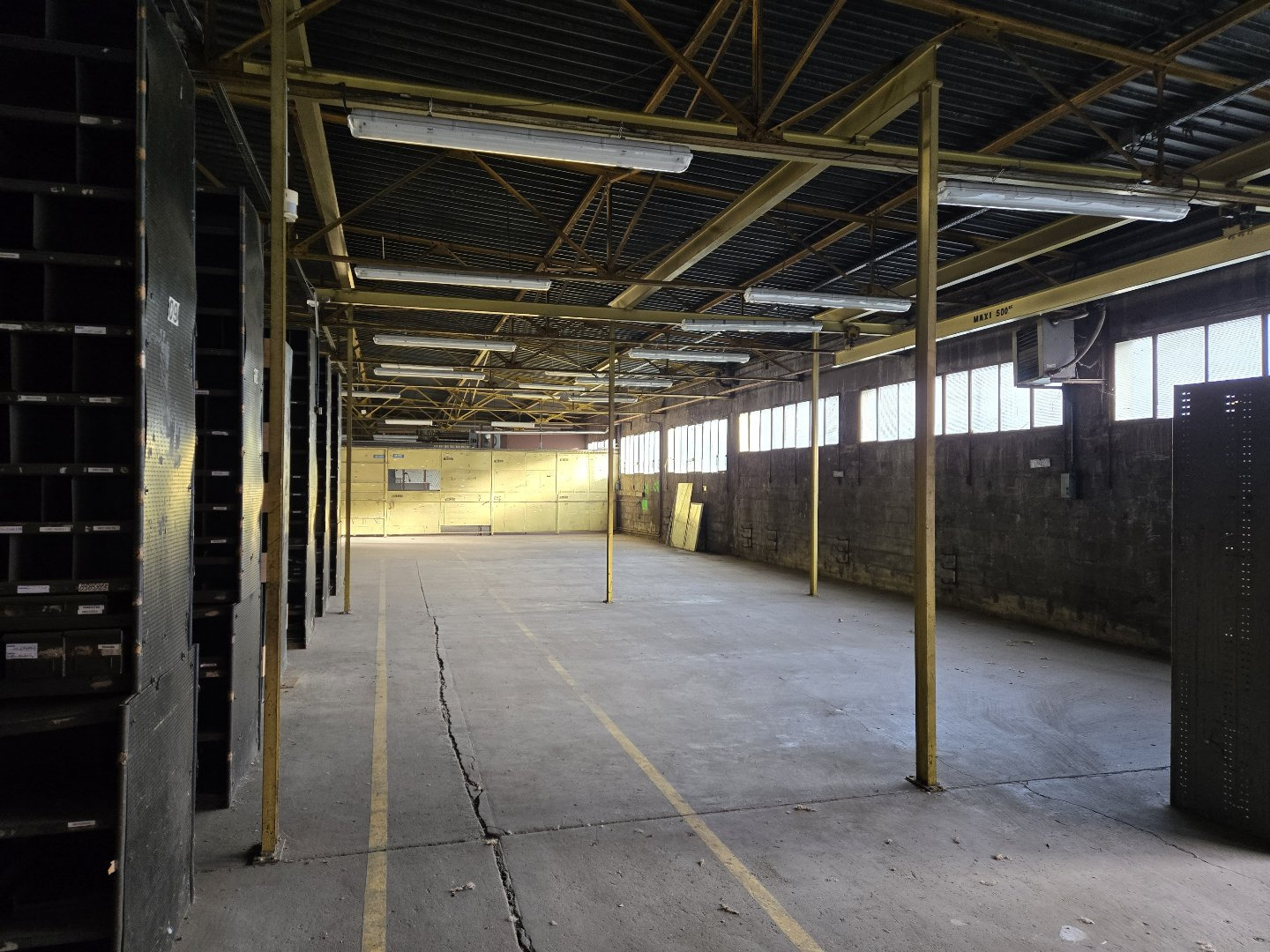 A louer - foncier pour stockage de 5 000 m2 à Chambray-lès-T