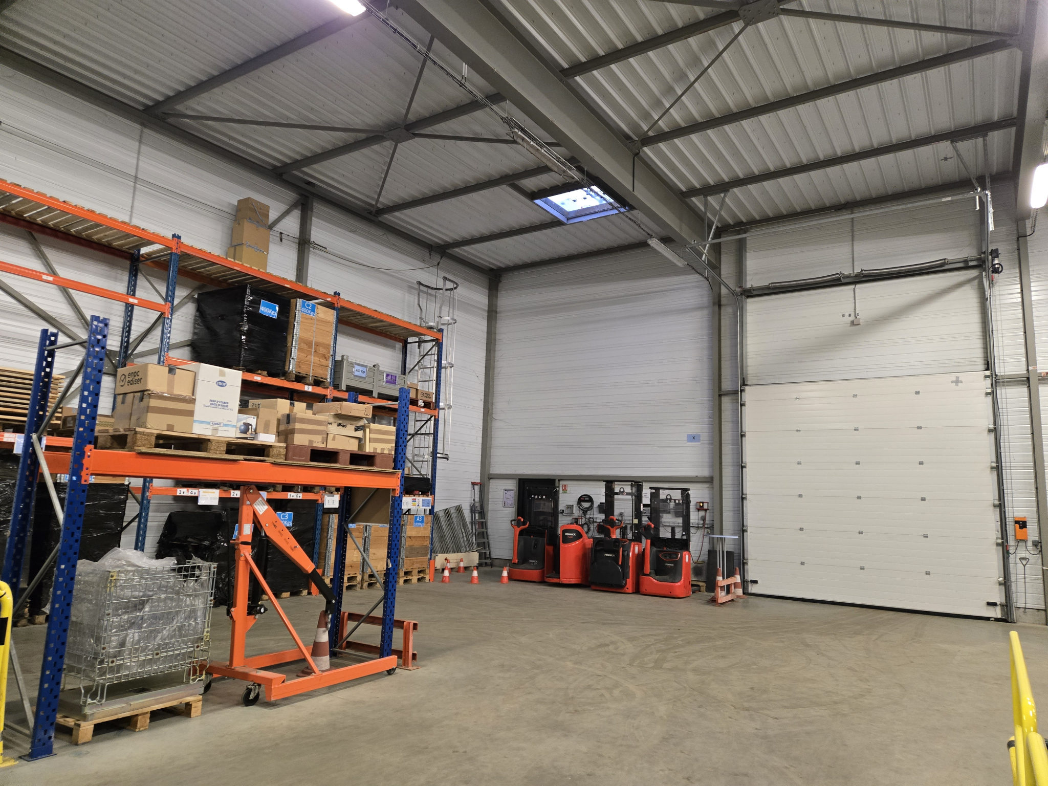 À LOUER - LOCAL D'ACTIVITÉS de 830 m2 - PARCAY-MESLAY
