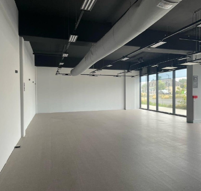 Local commercial 254.68m² à Veigné