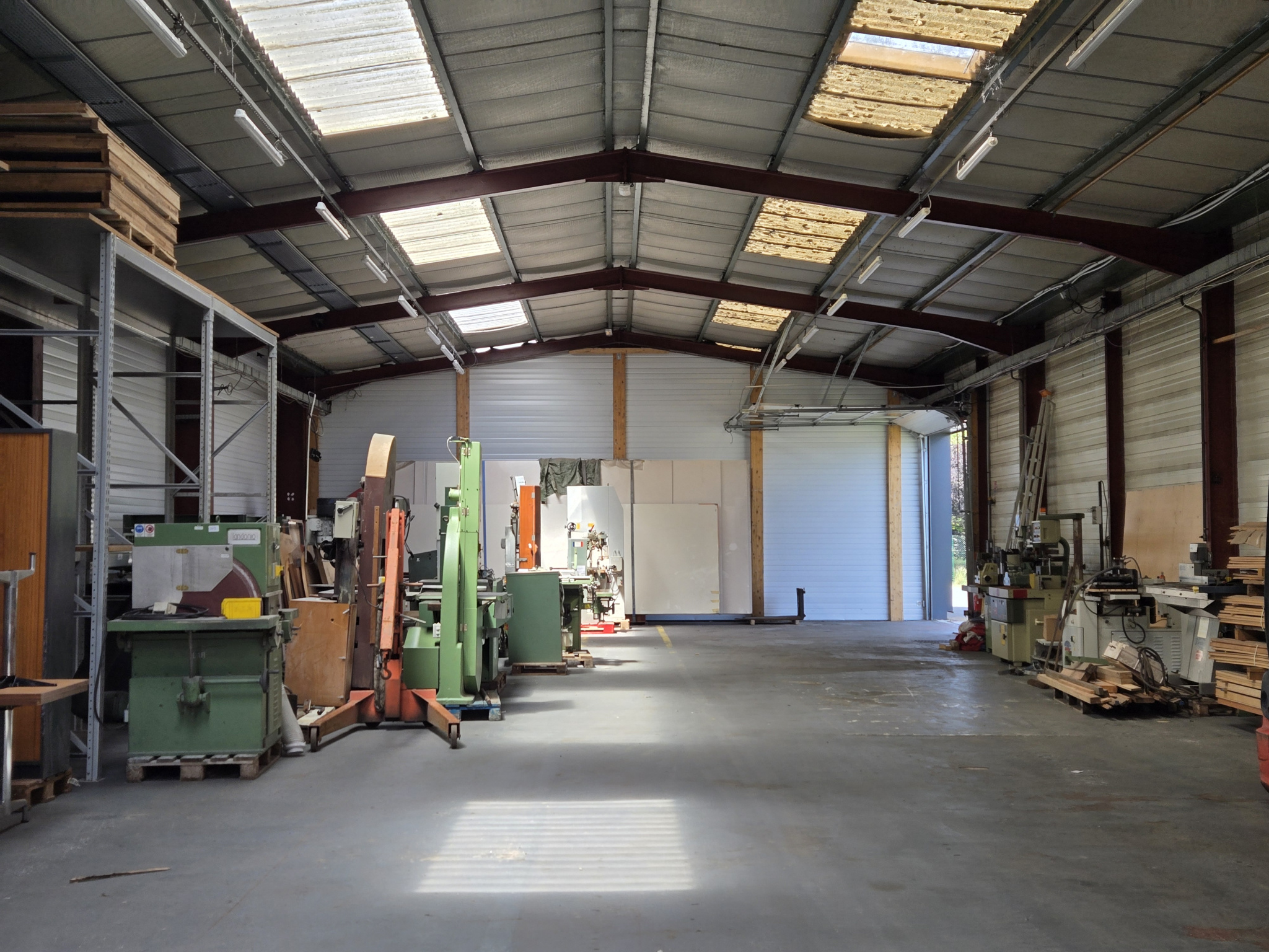 LOCAL D'ACTIVITÉ / STOCKAGE - 400 m2 à TOURS NORD